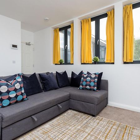 Flat 7- Spacious Studio Flat In The Heart Of Crawley Dış mekan fotoğraf
