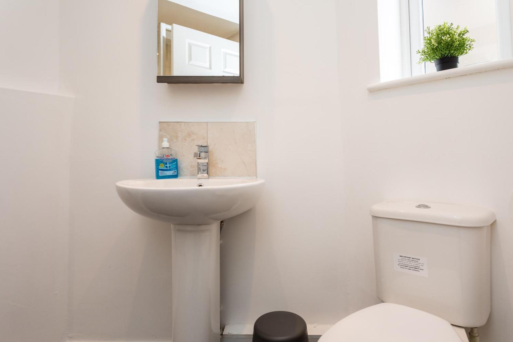 Flat 7- Spacious Studio Flat In The Heart Of Crawley Dış mekan fotoğraf