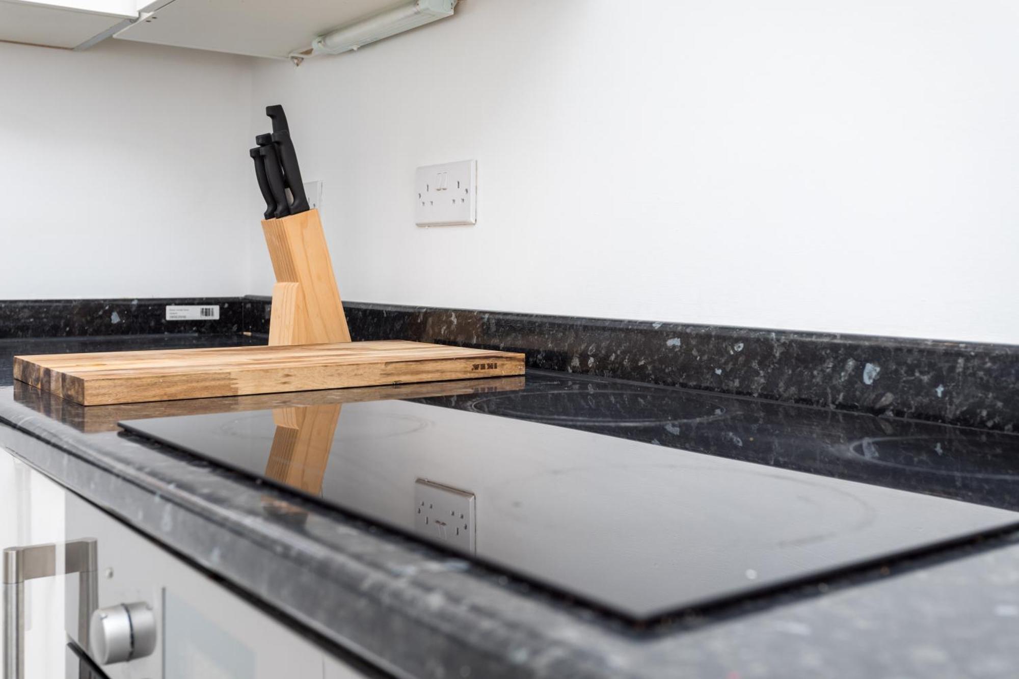 Flat 7- Spacious Studio Flat In The Heart Of Crawley Dış mekan fotoğraf