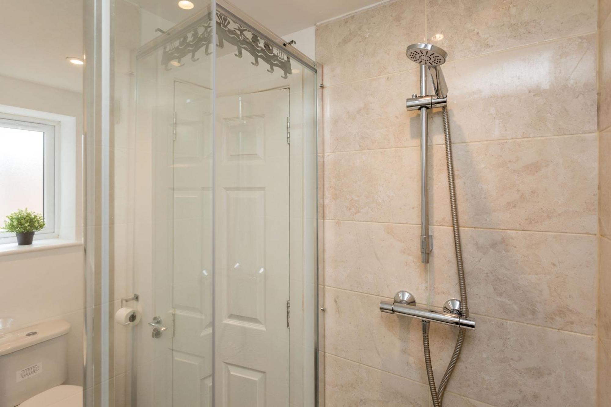 Flat 7- Spacious Studio Flat In The Heart Of Crawley Dış mekan fotoğraf