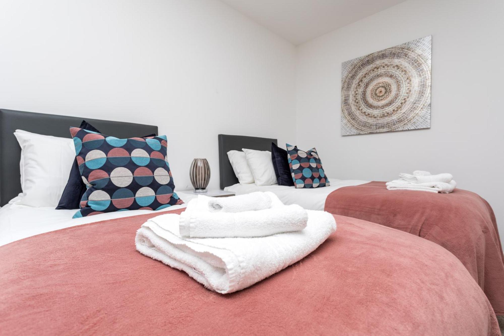 Flat 7- Spacious Studio Flat In The Heart Of Crawley Dış mekan fotoğraf