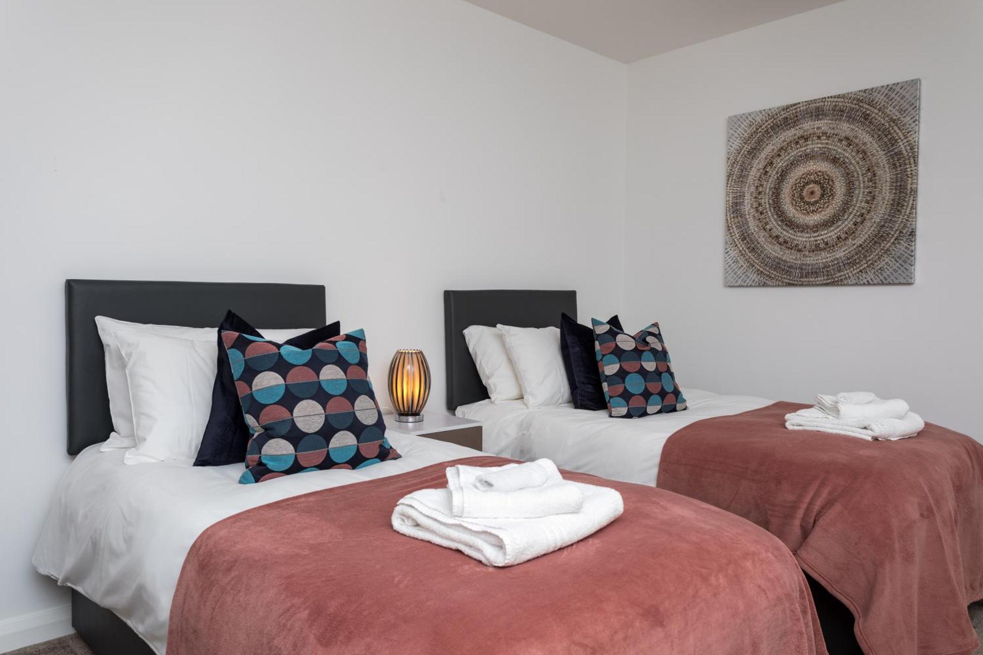 Flat 7- Spacious Studio Flat In The Heart Of Crawley Dış mekan fotoğraf